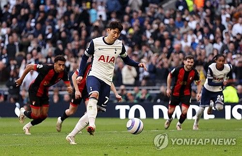 안지 포스테코글루 감독이 이끄는 토트넘이 9일(한국시간) 영국 런던에 있는 토트넘 홋스퍼 스타디움에서 열린 본머스와의 2024-2025시즌 프리미어리그 28라운드 홈 경기에서 손흥민의 페널티킥 득점이 터지며 2-2 무승부를 거뒀다.&nbsp;연합뉴스