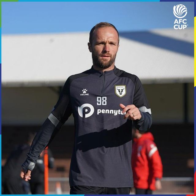 일본 J리그 산프레체 히로시마가 아시아축구연맹(AFC)으로부터 징꼐를 받았다. 이적 이틀 만에 유럽 출신 선수를 출전시키려다가 화를 입었다.&nbsp; AFC가 지난 8일(한국시간) 히로시마와 라이언 시티 세일러스(싱가포르)의 2024-2025시즌 AFC 챔피언스리그 2(ACLT) 8강 1차전 경기를 부정 선수 출전으로 인해 히로시마의 몰수패로 선언했다.&nbsp;AFC