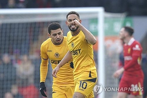 영국 스카이스포츠가 1일(한국시간) 울버햄튼 공격수 쿠냐가 사회관계망서비스(SNS)에 최근 자신이 발언한 인터뷰 내용에 오해가 있었다면서 구단을 떠날 거라는 설명에 대해 입을 열었다.&nbsp;연합뉴스