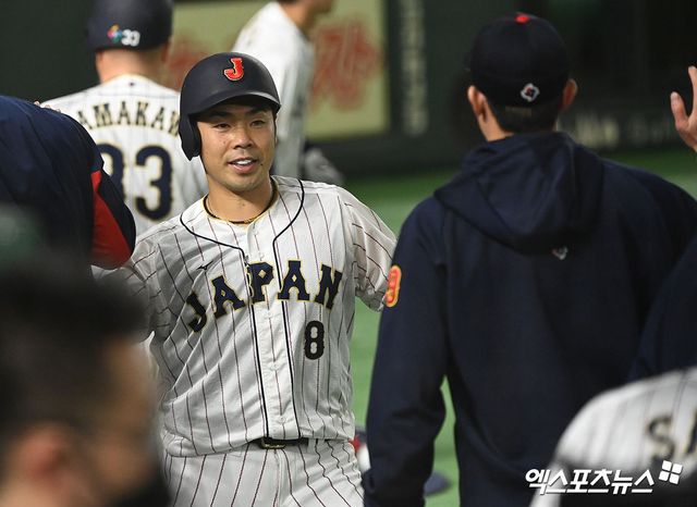 일본프로야구(NPB) 소프트뱅크 호크스의 강타자 콘도 켄스케가 허리 부상으로 수술을 받아 2025 시즌 전반기를 뛸 수 없을 것으로 보인다. 사진 엑스포츠뉴스 DB