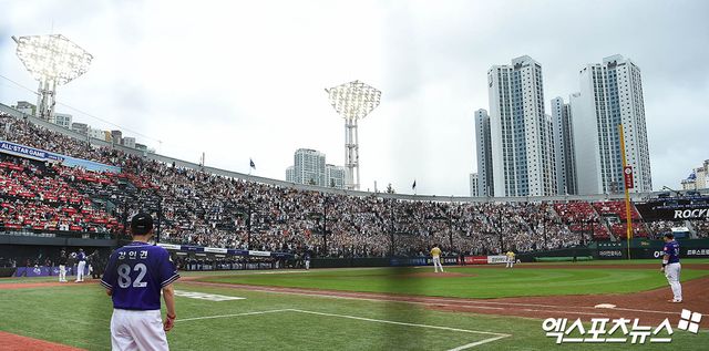 프로야구 롯데 자이언츠가 올해 총 4차례 홈 구장인 사직야구장 안전 점검을 실시, 문제가 발견되지 않았다고 밝혔다. 사진 엑스포츠뉴스 DB