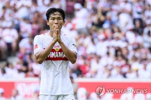 독일 매체 빌트가 1일(한국시간) 발목 부상을 당한 정우영이 시즌 아웃을 당할 위기이며 소속팀 베를린에서 그대로 떠날 수 있다고 보도했다.&nbsp; 정우영은 지난달 30일 프라이부르크에 있는 유로파 파크 슈타디온에서 열린 프라이부르크와 우니온 베를린의 2024-2025시즌 분데스리가 27라운드 원정 경기에 선발 출장했다. 하지만 전반 8분 만에 발목 부상으로 교체됐다. 연합뉴스