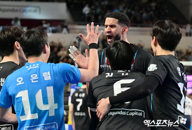 남자 프로배구 현대캐피탈의 외국인 선수 레오가 1일 천안유관순체육관에서 열린 도드람 2024-2025 V리그 남자부 챔피언 결정전(5전 3승제) 1차전에서 팀 승리를 이끌었다. 사진 엑스포츠뉴스 김한준 기자