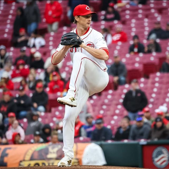 신시내티 우완투수 브래디 싱어가 1일 미국 오하이오주 신시내티에 위치한 그레이트 아메리칸 볼파크에서 열린 2025 미국프로야구 메이저리그 텍사스 레인저스와의 홈경기에 선발 등판해 7이닝 1피안타 2볼넷 8탈삼진 무실점으로 승리투수가 됐다. 신시내티 구단 공식 SNS