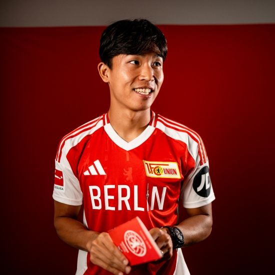 독일 매체 빌트가 1일(한국시간) 발목 부상을 당한 정우영이 시즌 아웃을 당할 위기이며 소속팀 베를린에서 그대로 떠날 수 있다고 보도했다.&nbsp; 정우영은 지난달 30일 프라이부르크에 있는 유로파 파크 슈타디온에서 열린 프라이부르크와 우니온 베를린의 2024-2025시즌 분데스리가 27라운드 원정 경기에 선발 출장했다. 하지만 전반 8분 만에 발목 부상으로 교체됐다. 베를린