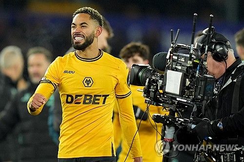 영국 스카이스포츠가 1일(한국시간) 울버햄튼 공격수 쿠냐가 사회관계망서비스(SNS)에 최근 자신이 발언한 인터뷰 내용에 오해가 있었다면서 구단을 떠날 거라는 설명에 대해 입을 열었다.&nbsp;연합뉴스