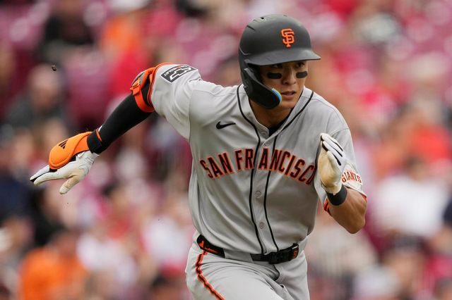 미국 메이저리그 샌프란시스코 자이언츠의 이정후가 1일(한국시간)&nbsp;미국 텍사스주 휴스턴의 다이킨파크에서 열린 2025 메이저리그 휴스턴 애스트로스와의 원정 경기에 3번타자 겸 중견수로 선발출전, 4타수 1안타 1볼넷 2득점을 기록했다.&nbsp;사진 연합뉴스