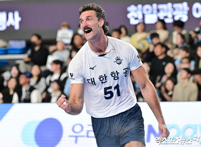 남자 프로배구 대한항공의 외국인 선수 러셀이 1일 천안유관순체육관에서 열린 도드람 2024-2025 V리그 남자부 챔피언 결정전(5전 3승제) 현대캐피탈과의 1차전에서 2세트 8득점으로 활약했다. 사진 엑스포츠뉴스 김한준 기자