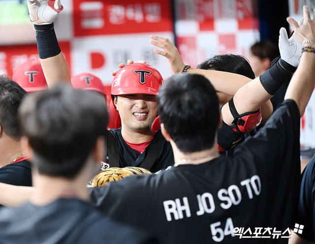 KIA 내야수 변우혁은 지난 8일 사직구장에서 열린 '2025 신한 SOL Bank KBO 리그' 롯데와 정규시즌 첫 번째 맞대결에서 6번타자 3루수로 선발 출전했다. 6회초 2타점 역전 적시타, 8회초 결승 적시타를 쳐 공격에 활력을 불어넣었다. 엑스포츠뉴스 DB