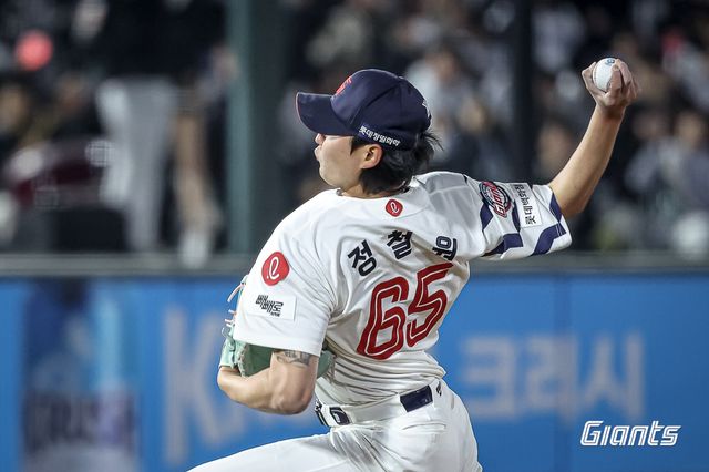 롯데 투수 정철원은 10일 사직구장에서 열린 '2025 신한 SOL Bank KBO 리그' KIA와 정규시즌 3차전에서 구원 등판했다. 최종 성적 1이닝 무실점으로 8-3 팀 승리를 지키며 시즌 6번째 홀드를 추가했다. 롯데 자이언츠