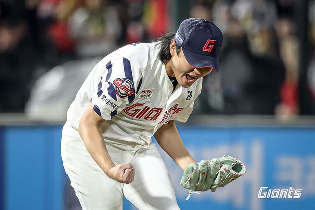 롯데 투수 정철원은 10일 사직구장에서 열린 '2025 신한 SOL Bank KBO 리그' KIA와 정규시즌 3차전에서 구원 등판했다. 최종 성적 1이닝 무실점으로 8-3 팀 승리를 지키며 시즌 6번째 홀드를 추가했다. 롯데 자이언츠