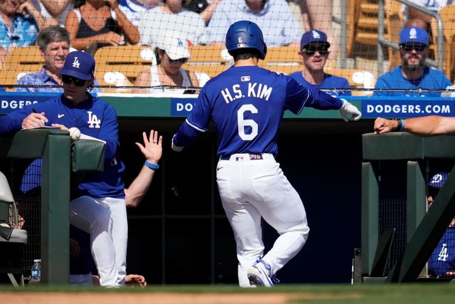 다저스 내야수 김혜성(6번)은 10일(한국시간) 다이아몬드 스타디움에서 열린 '2025 마이너리그' 라운드락 익스프레스(텍사스)전에서 1번타자 중견수로 선발 출전했다. 이날 4타수 2안타 2득점으로 7경기 연속 안타를 기록하는 등 뜨거운 타격감을 선보이고 있다. 연합뉴스 AP