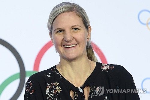영국 정론지 '가디언'이 10일(한국시간) 오는 2028년 열리는 LA 올림픽에서 남녀 축구 출전팀 숫자에 변화가 있다고 전했다.&nbsp;매체에 따르면 IOC는 이러한 결정을 한 배경으로 특히 미국에서 급격히 증가하는 여자 팀 스포츠 인구의 증가를 꼽았으며 대회 포맷의 변화가 이러한 급격한 성장을 반영한다고 밝혔다.&nbsp;연합뉴스