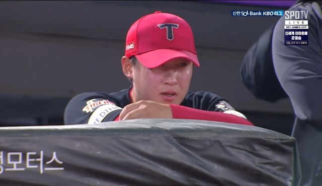 KIA 투수 윤영철은 10일 사직구장에서 열린 '2025 신한 SOL Bank KBO 리그' 롯데와 주중 3연전 마지막 경기에서 선발 등판했다. 2회말 급격하게 무너져 1이닝 6실점 해 패전 투수가 됐다. SPOTV 중계 화면 캡처