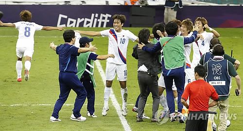 영국 정론지 '가디언'이 10일(한국시간) 오는 2028년 열리는 LA 올림픽에서 남녀 축구 출전팀 숫자에 변화가 있다고 전했다.&nbsp;매체에 따르면 IOC는 이러한 결정을 한 배경으로 특히 미국에서 급격히 증가하는 여자 팀 스포츠 인구의 증가를 꼽았으며 대회 포맷의 변화가 이러한 급격한 성장을 반영한다고 밝혔다.&nbsp;연합뉴스