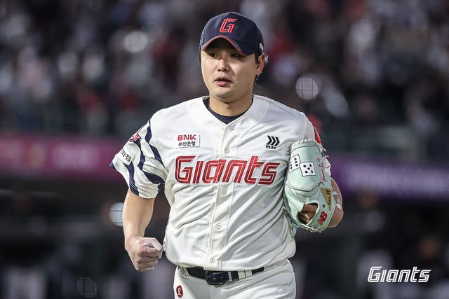 롯데 투수 정철원은 10일 사직구장에서 열린 '2025 신한 SOL Bank KBO 리그' KIA와 정규시즌 3차전에서 구원 등판했다. 최종 성적 1이닝 무실점으로 8-3 팀 승리를 지키며 시즌 6번째 홀드를 추가했다. 롯데 자이언츠