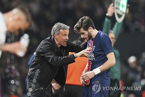 루이스 엔리케 감독이 이끄는 PSG가 10일(한국시간) 프랑스 파리에 있는 파르크 데 프랭스에서 열린 애스턴 빌라(잉글랜드)와의 2024-2025시즌 유럽축구연맹(UEFA) 챔피언스리그 8강 1차전에서 3-1 역전승을 거뒀다.&nbsp;팀은 승리했지만, 이날 교체 명단에 이름을 올린 이강인은 교체 카드로 활용되지 못해 벤치에서 경기를 지켜봤다. 연합뉴스