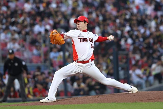 11일 오후 광주-KIA챔피언스필드에서 열린 '2025 신한 SOL Bank KBO리그' SSG 랜더스와 KIA 타이거즈의 경기, KIA가 3:9로 패배하면서 2연패에 빠졌다. 선발투수 양현종은 4⅓이닝 7피안타 3사사구 3탈삼진 6실점으로 패전투수가 됐다. KIA 타이거즈