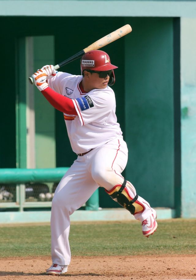 11일 오후 광주-KIA챔피언스필드에서 열리는 '2025 신한 SOL Bank KBO리그' SSG 랜더스와 KIA 타이거즈의 경기, 이날 경기를 앞두고 1군에 콜업된 SSG 내야수 현원회가 8번 지명타자로 선발 출전한다. SSG 랜더스