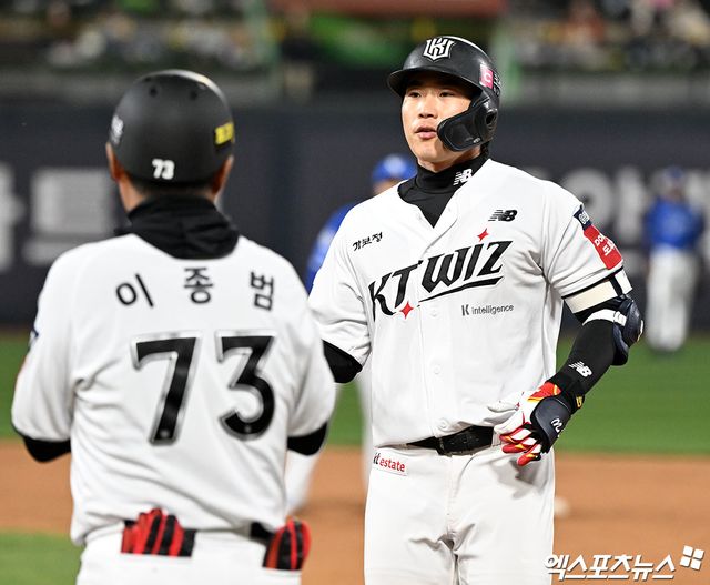 11일 오후 수원KT위즈파크에서 열린 2025 신한 SOL Bank KBO리그 삼성 라이온즈와 KT 위즈의 경기, 4회말 1사 2루 KT 장준원이 1타점 적시타를 날린 후 귀루하고 있다. 엑스포츠뉴스 수원, 김한준 기자