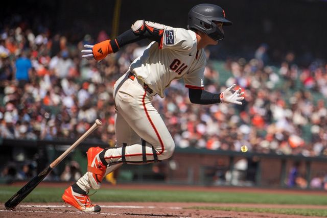  샌프란시스코 자이언츠 외야수 이정후가 시즌 초반 뜨거운 타격감을 뽐내고 있는 가운데, 메이저리그 공식 홈페이지 MLB.com이 부상을 털고 돌아와 예전의 모습을 보여주고 있는 10명의 선수를 소개하면서 이정후를 언급했다. AP 연합뉴스