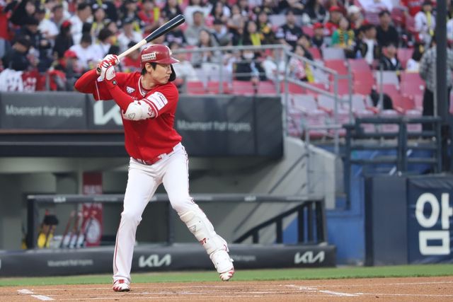 11일 오후 광주-KIA챔피언스필드에서 열린 '2025 신한 SOL Bank KBO리그' SSG 랜더스와 KIA 타이거즈의 경기, SSG가 9:3으로 승리하면서 3연전 첫 경기를 승리로 장식했다. 2번타자 겸 좌익수로 선발 출전한 오태곤은 2타수 무안타 3볼넷 3득점을 기록했다. SSG 랜더스