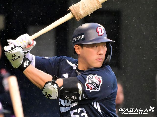 ​​12일 오후 서울 송파구 잠실야구장에서 열린 2025 신한 SOL Bank KBO리그 두산 베어스와 LG 트윈스의 경기, 두산 양석환이 타격을 준비하고 있다. 엑스포츠뉴스 잠실, 김한준 기자