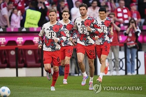 바이에른 뮌헨과 도르트문트가 13일(한국시간) 독일 뮌헨에 있는 알리안츠 아레나에서 열린 2024-2025시즌 분데스리가 29라운드 '데어클라시커' 맞대결에서 2-2 무승부를 기록했다.&nbsp;연합뉴스