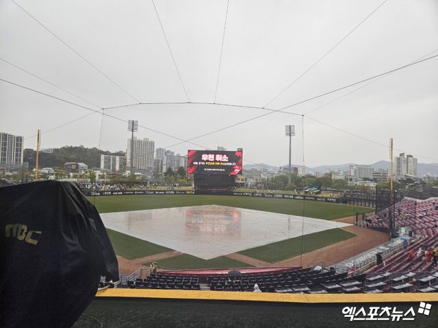 12일 오후 광주-KIA챔피언스필드에서 열릴 예정이었던 2025 신한 SOL Bank KBO리그 SSG 랜더스와 KIA 타이거즈의 정규시즌 맞대결이 우천으로 취소됐다. 두 팀의 경기는 추후 재편성된다. 광주, 유준상 기자