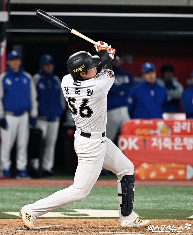 KT 위즈 장준원이 11일 수원 KT위즈파크에서 열린 삼성 라이온즈와의 경기에서 타격하고 있다. 엑스포츠뉴스 수원, 김한준 기자