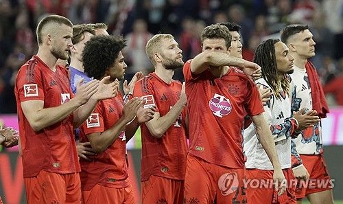 바이에른 뮌헨과 도르트문트가 13일(한국시간) 독일 뮌헨에 있는 알리안츠 아레나에서 열린 2024-2025시즌 분데스리가 29라운드 '데어클라시커' 맞대결에서 2-2 무승부를 기록했다.&nbsp;연합뉴스