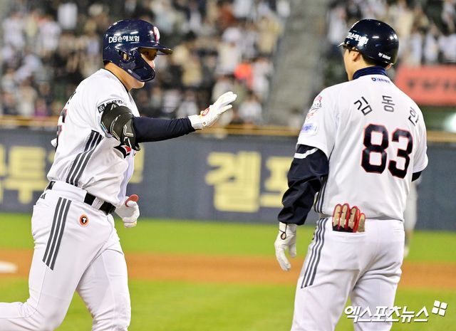 두산 베어스 추재현이 정규시즌 경기에서 홈런을 친 뒤 베이스를 돌고 있다. 엑스포츠뉴스 DB