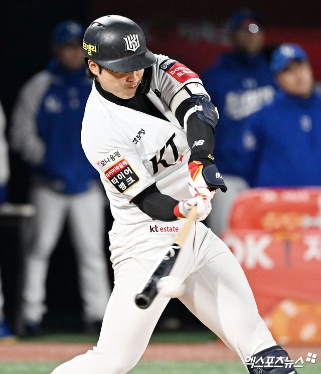 KT 위즈 장준원이 11일 수원 KT위즈파크에서 열린 삼성 라이온즈와의 경기에서 타격하고 있다. 엑스포츠뉴스 수원, 김한준 기자