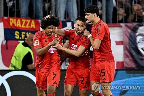 바이에른 뮌헨과 도르트문트가 13일(한국시간) 독일 뮌헨에 있는 알리안츠 아레나에서 열린 2024-2025시즌 분데스리가 29라운드 '데어클라시커' 맞대결에서 2-2 무승부를 기록했다.&nbsp;연합뉴스