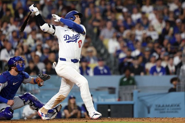 LA 다저스 오타니 쇼헤이가 13일 시카고 컵스와의 경기에서 타격하고 있다. REUTERS 연합뉴스