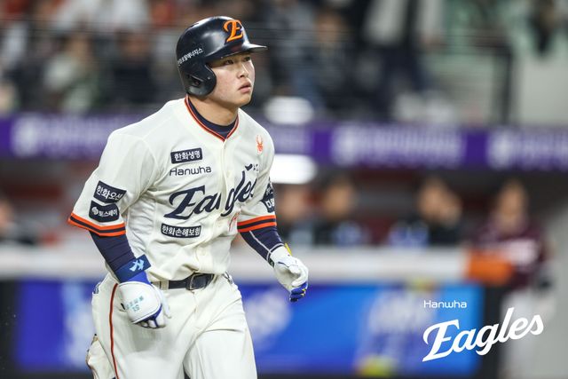 한화 이글스 문현빈이 허리 담증세로 13일 대전 한화생명 볼파크에서 열리는 2025 신한 SOL Bank KBO리그 키움 히어로즈와 팀 간 3차전 선발 라인업에서 제외됐다. 사진 한화 이글스