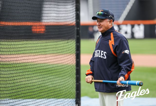 김경문 감독이 이끄는 한화 이글스가 13일 대전 한화생명 볼파크에서 열린 2025 신한 SOL Bank KBO리그 키움 히어로즈와의 팀 간 3차전에서 7-2 승리를 거두고 주말 3연전 위닝 시리즈를 따냈다. 사진 한화 이글스