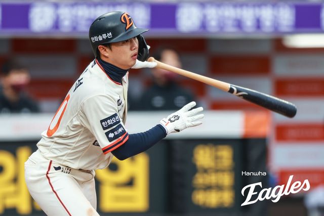 한화 이글스 외야수 이원석이 13일 대전 한화생명 볼파크에서 열린 2025 신한 SOL Bank KBO리그 키움 히어로즈와의 팀 간 3차전에 1번타자 겸 우익수로 선발출전, 결승타 포함 2안타 1볼넷 1타점으로 활약했다. 사진 한화 이글스