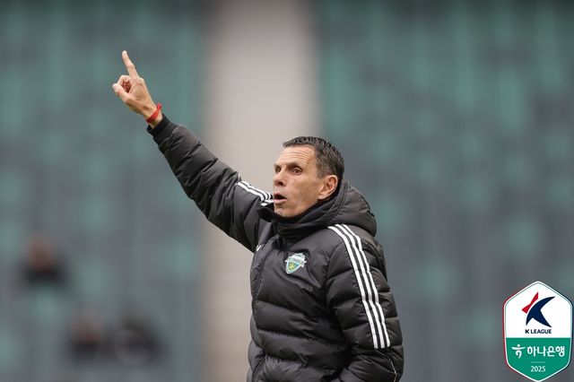 전북이 13일 전주월드컵경기장에서 열린 제주 유나이티드와의 '하나은행 K리그1 2025' 8라운드 홈 경기에서 1-1로 비겼다. 한국프로축구연맹