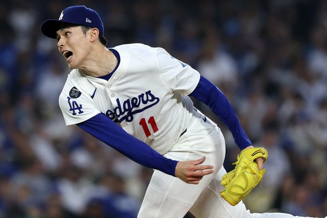 LA 다저스 선발투수 사사키 로키가 13일 시카고 컵스와의 경기에 선발 등판해 역투하고 있다. REUTERS 연합뉴스