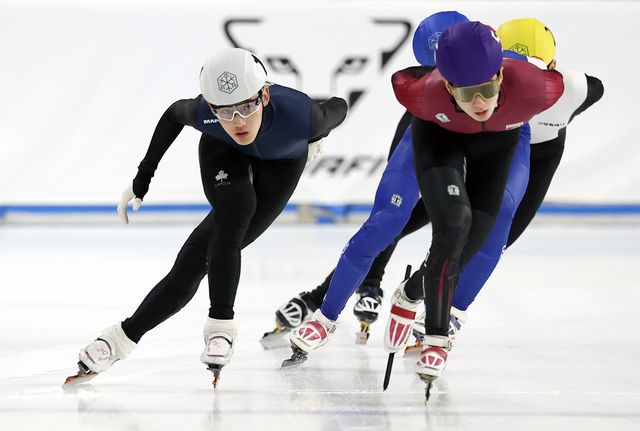 13일 서울 목동 아이스링크에서 열린 2025-2026시즌 쇼트트랙 국가대표 2차 선발전. 남자부 1000m 준결승에서 노원고 임종언이 역주하고 있다. 연합뉴스