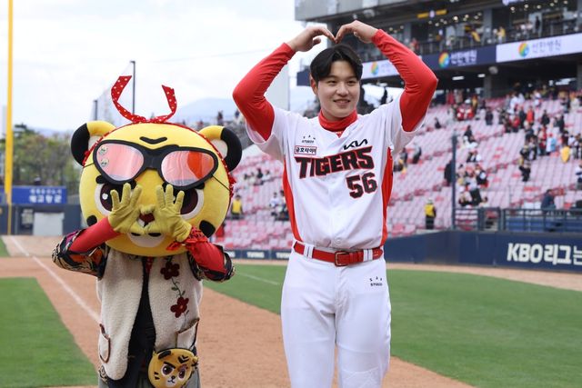 13일 오후 광주-KIA챔피언스필드에서 열린 '2025 신한 SOL Bank KBO리그' SSG 랜더스와 KIA 타이거즈의 경기, KIA가 11:5로 승리하면서 2연패 탈출에 성공했다. KIA 오선우는 4타수 1안타 1홈런 3타점 1볼넷을 기록했다. KIA 타이거즈