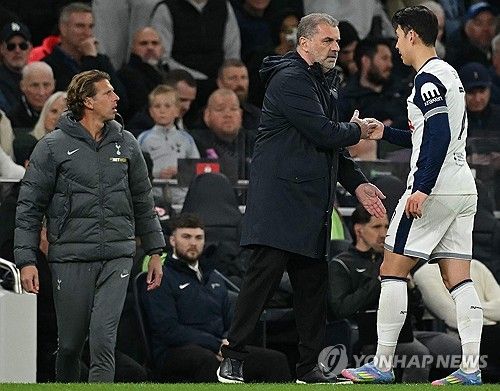 토트넘 홋스퍼 1군 팀만 긴 무관이 이어지고 있다. 아카데미 팀들은 같은 주말에 트로피를 2개나 들어올렸다.&nbsp;연합뉴스