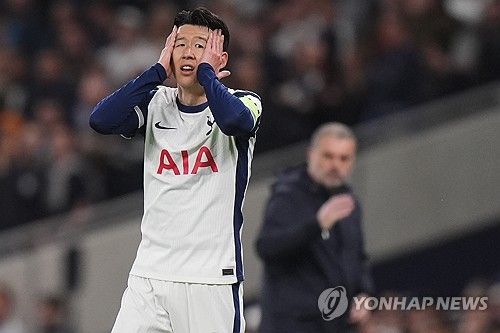토트넘 홋스퍼 1군 팀만 긴 무관이 이어지고 있다. 아카데미 팀들은 같은 주말에 트로피를 2개나 들어올렸다.&nbsp;연합뉴스