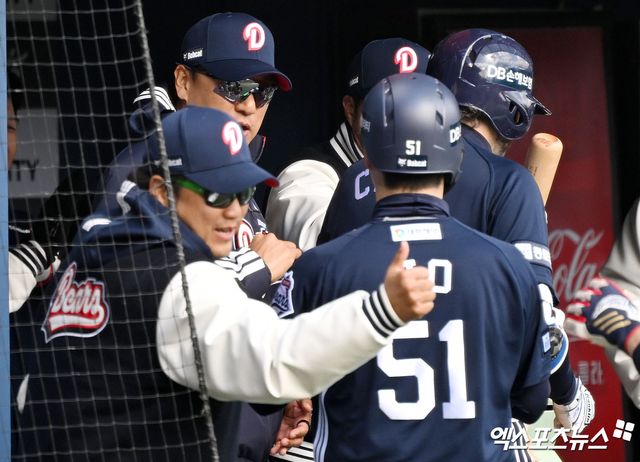 두산 외야수 조수행(51번)은 13일 잠실구장에서 열린 '2025 신한 SOL Bank KBO 리그' LG와 주말 3연전 마지막 경기에서 9번타자 좌익수로 선발 출전했다. 6회초 1타점 적시타로 결승타를 쳐 공격에 활력을 불어넣었다. 엑스포츠뉴스 잠실, 김한준 기자