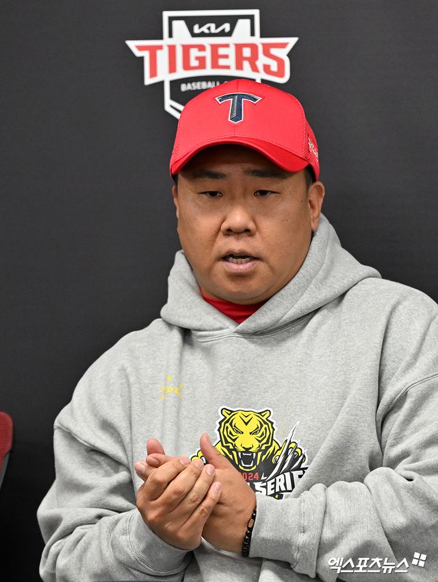 21일 오후 광주기아챔피언스필드에서 열리는 '2024 신한 SOL Bank KBO 한국시리즈' 삼성 라이온즈와 KIA 타이거즈의 1차전 경기, KIA 이범호 감독이 브리핑을 갖고 있다. 엑스포츠뉴스 DB