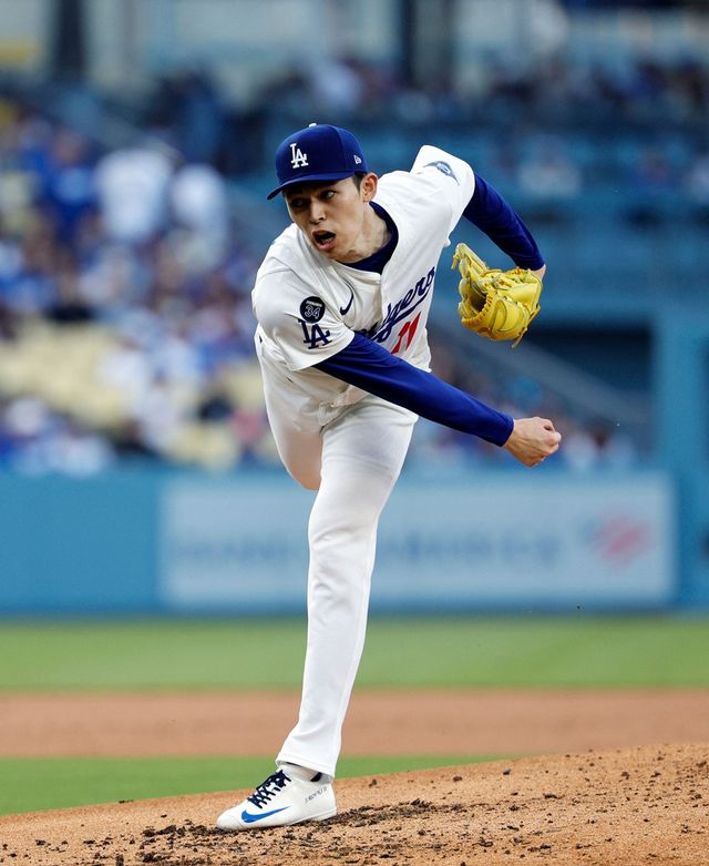 LA 다저스 선발투수 사사키 로키가 13일 시카고 컵스와의 경기에 선발 등판해 역투하고 있다. AFP 연합뉴스