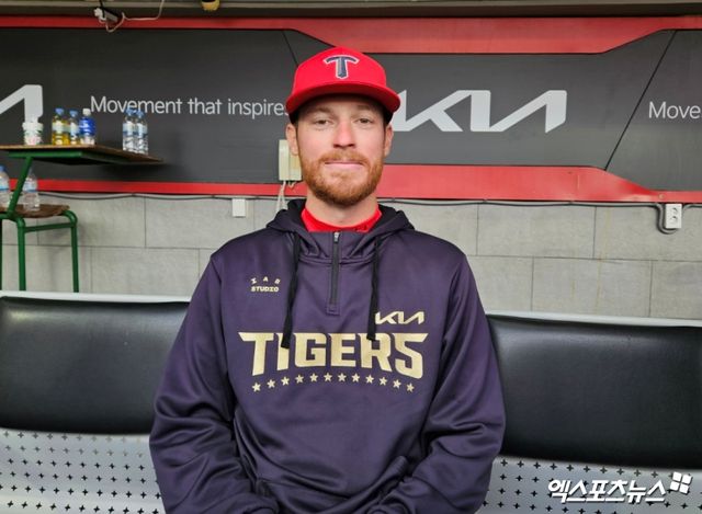 13일 오후 광주-KIA챔피언스필드에서 열린 '2025 신한 SOL Bank KBO리그' SSG 랜더스와 KIA 타이거즈의 경기, KIA가 11:5로 승리하면서 2연패 탈출에 성공했다. 경기종료 후 KIA 아담 올러가 취재진과 인터뷰에 임하고 있다. 광주, 유준상 기자