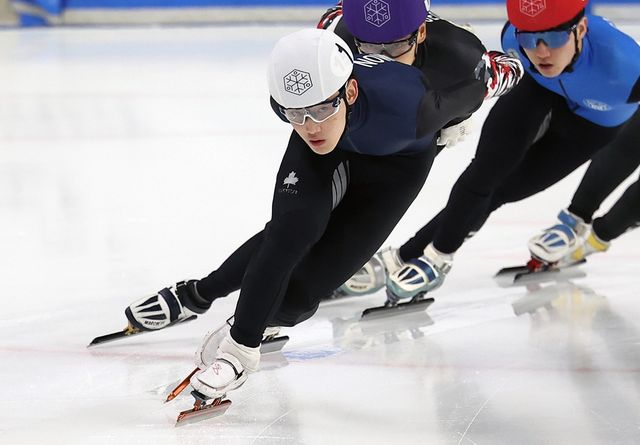 13일 서울 목동 아이스링크에서 열린 2025-2026시즌 쇼트트랙 국가대표 2차 선발전. 남자부 1000m 예선에서 노원고 임종언이 역주하고 있다. 연합뉴스