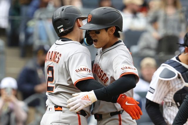 이정후는 14일(이하 한국시간) 미국 뉴욕의 양키 스타디움에서 열린 2025 메이저리그(MLB) 정규시즌 양키스와 원정경기에서 3번타자 겸 중견수로 선발 출전했다. 이날 이정후는 4회와 6회 연타석 홈런을 날리며 3타수 2홈런 4타점 1볼넷을 기록했다. AP연합뉴스